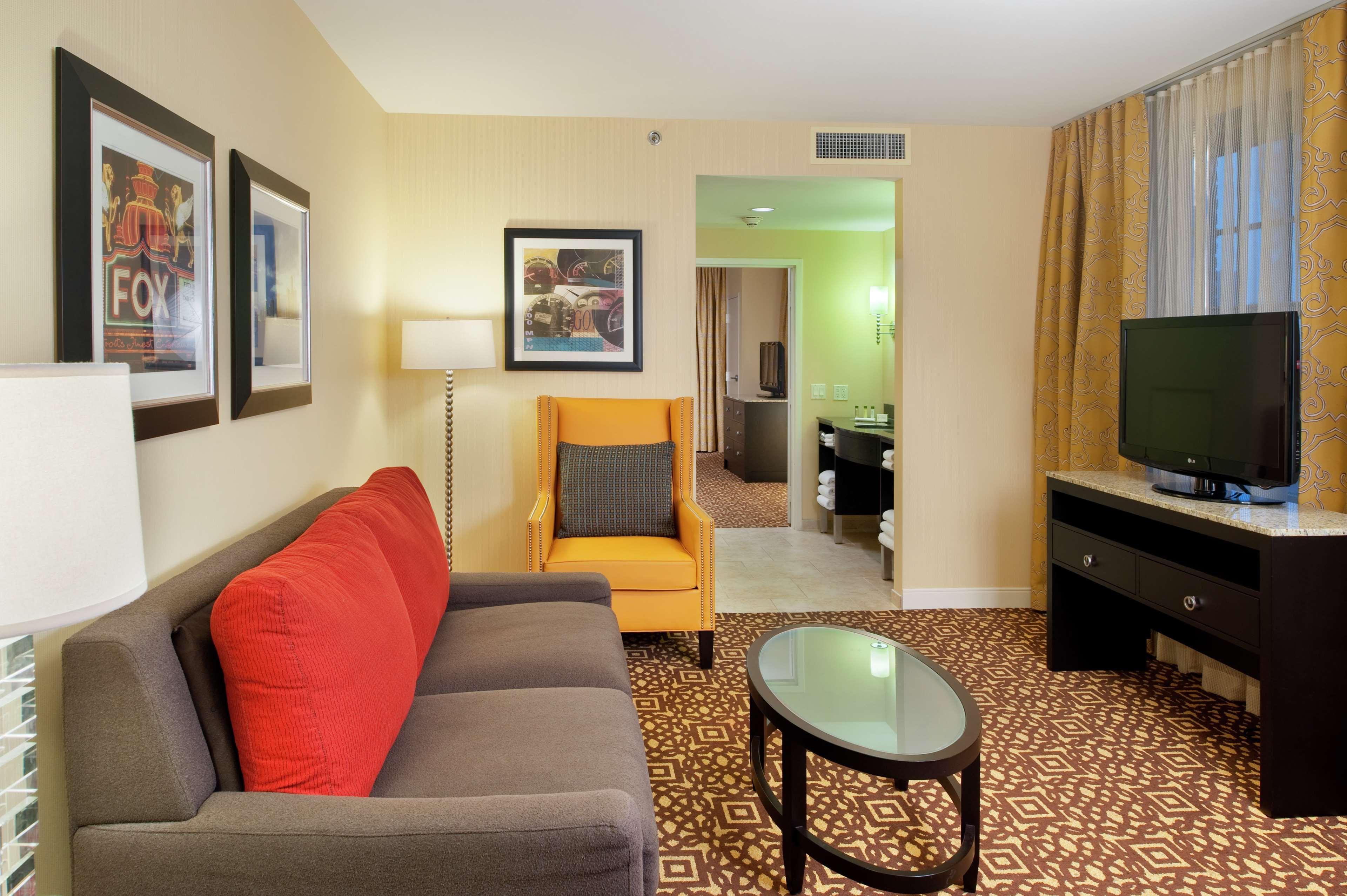 Doubletree Suites By Hilton Hotel Detroit Downtown - Fort Shelby Номер фото