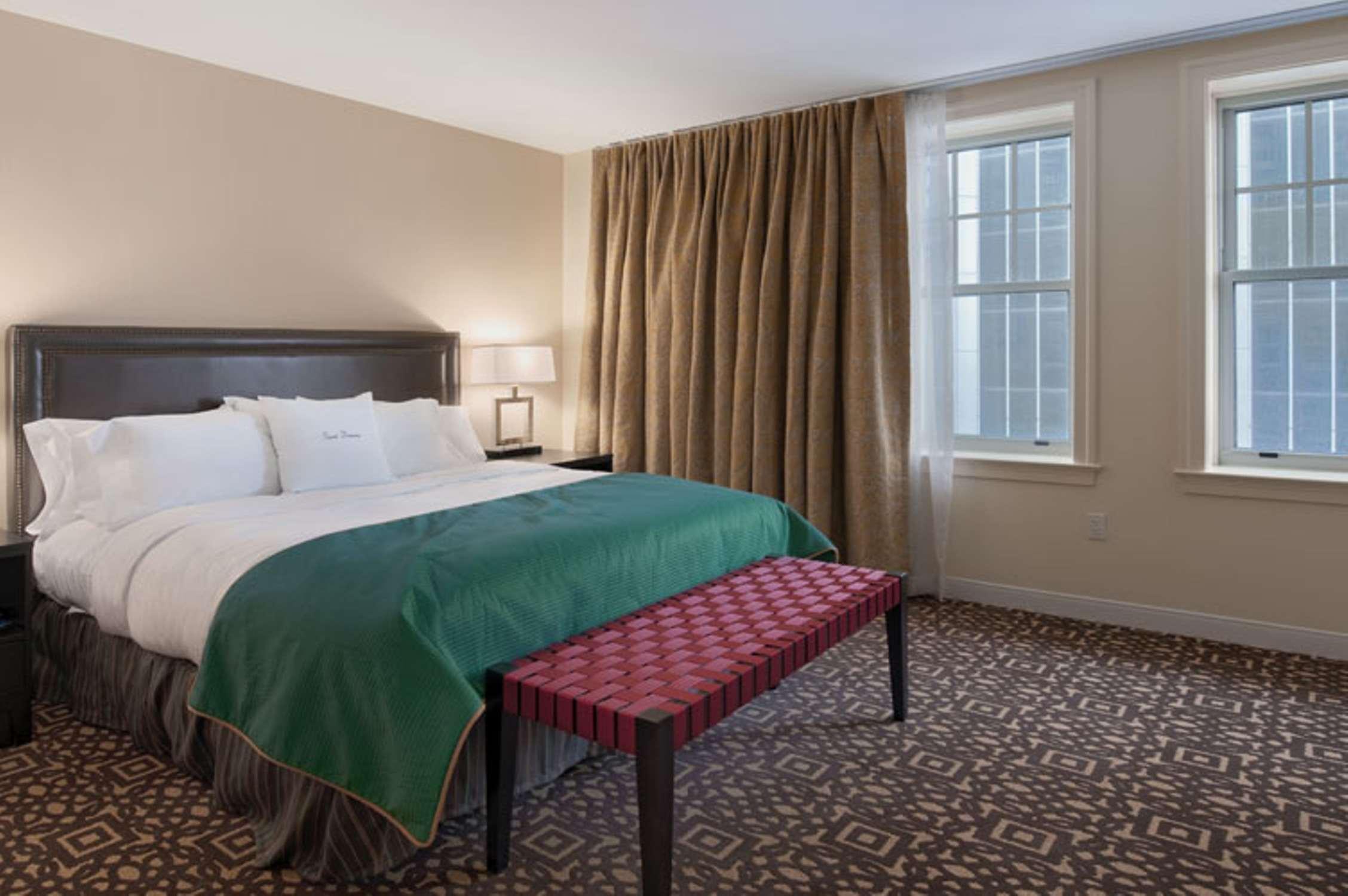 Doubletree Suites By Hilton Hotel Detroit Downtown - Fort Shelby Экстерьер фото