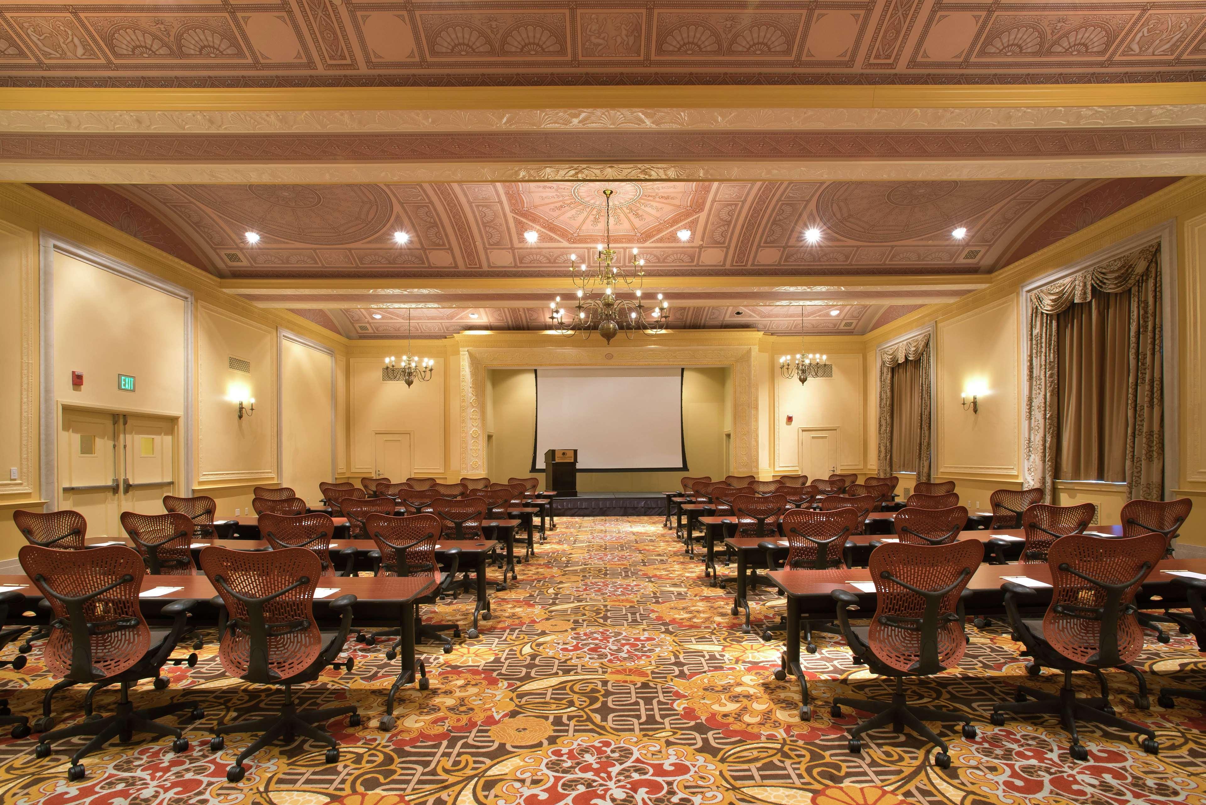 Doubletree Suites By Hilton Hotel Detroit Downtown - Fort Shelby Экстерьер фото