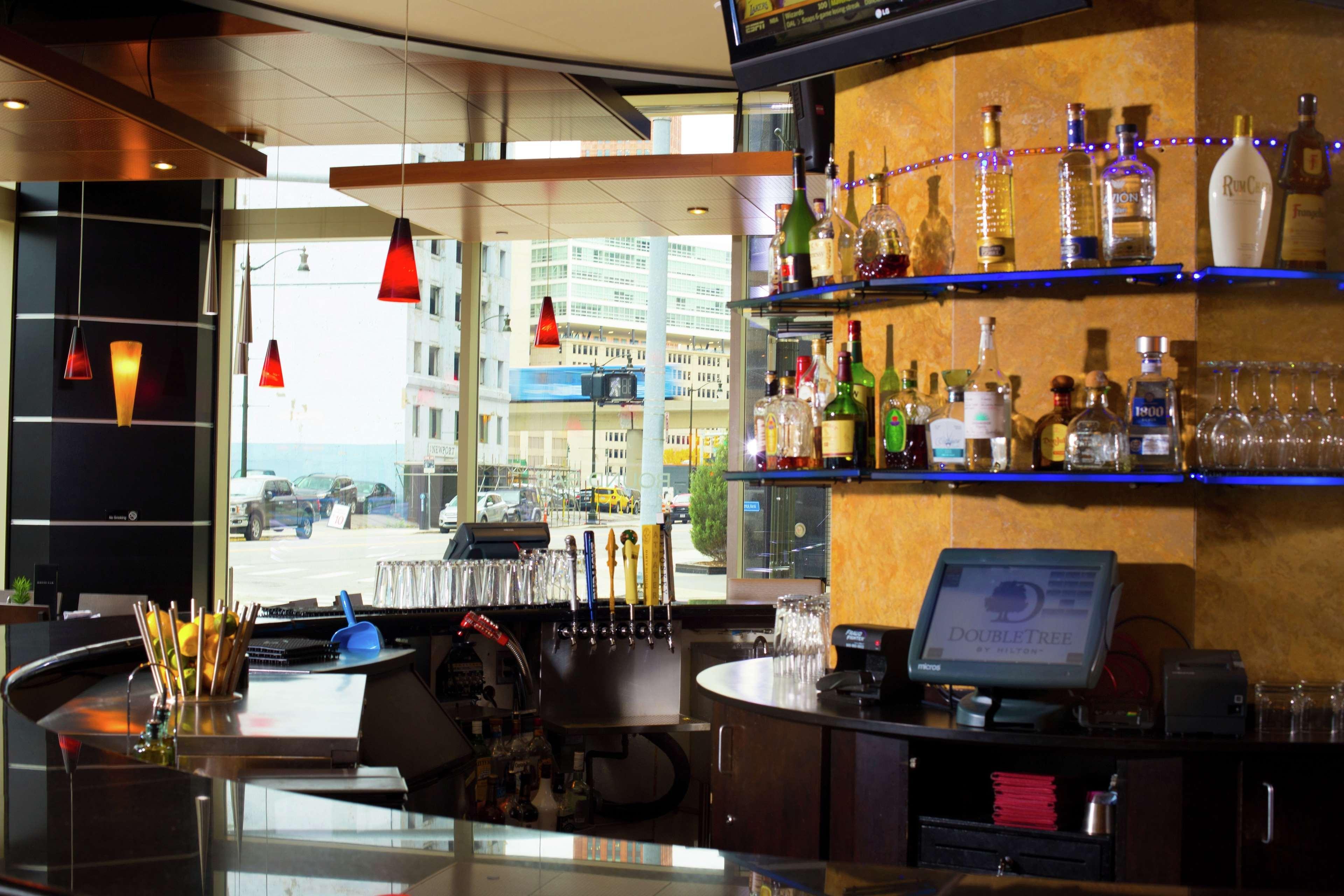 Doubletree Suites By Hilton Hotel Detroit Downtown - Fort Shelby Экстерьер фото