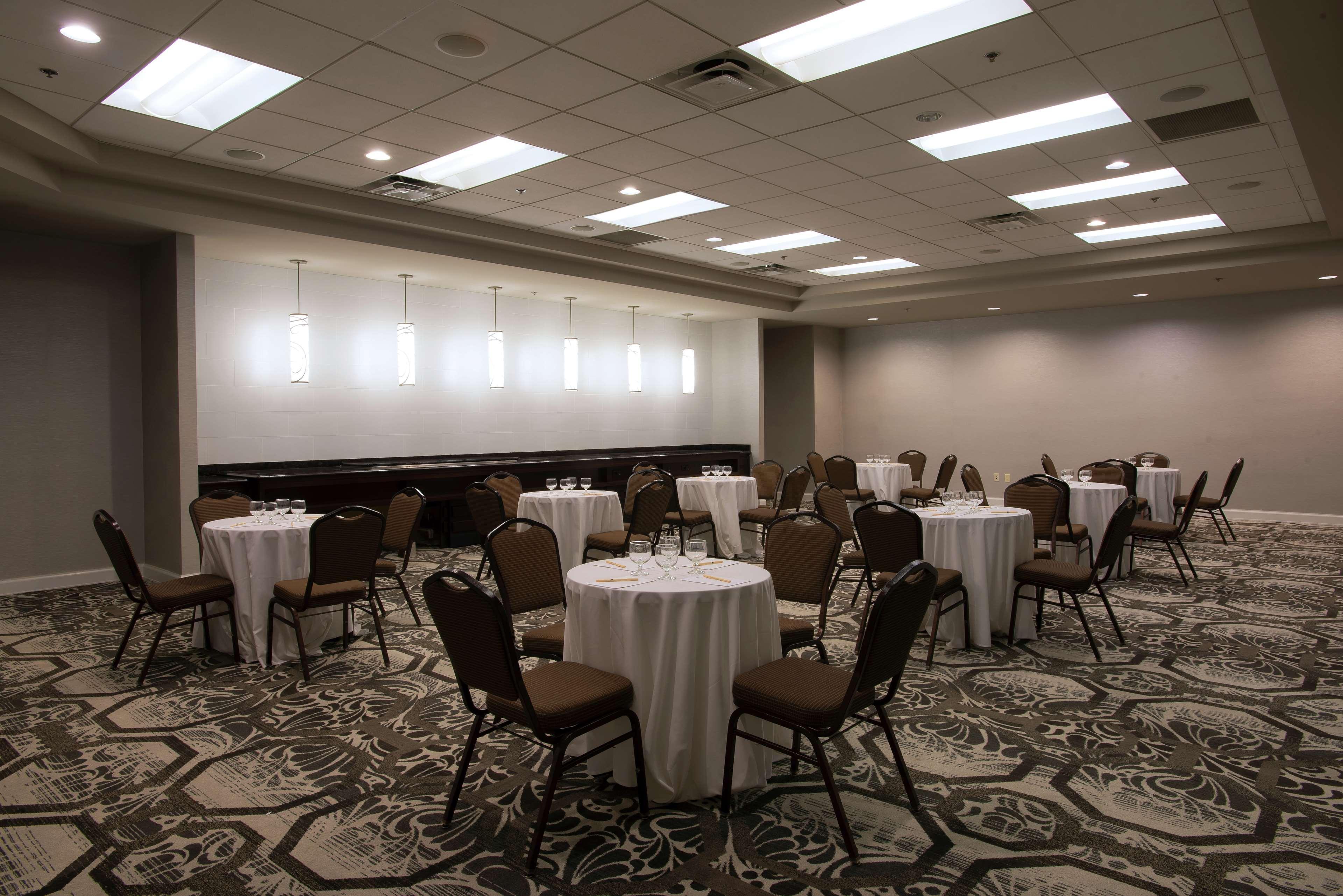 Doubletree Suites By Hilton Hotel Detroit Downtown - Fort Shelby Экстерьер фото