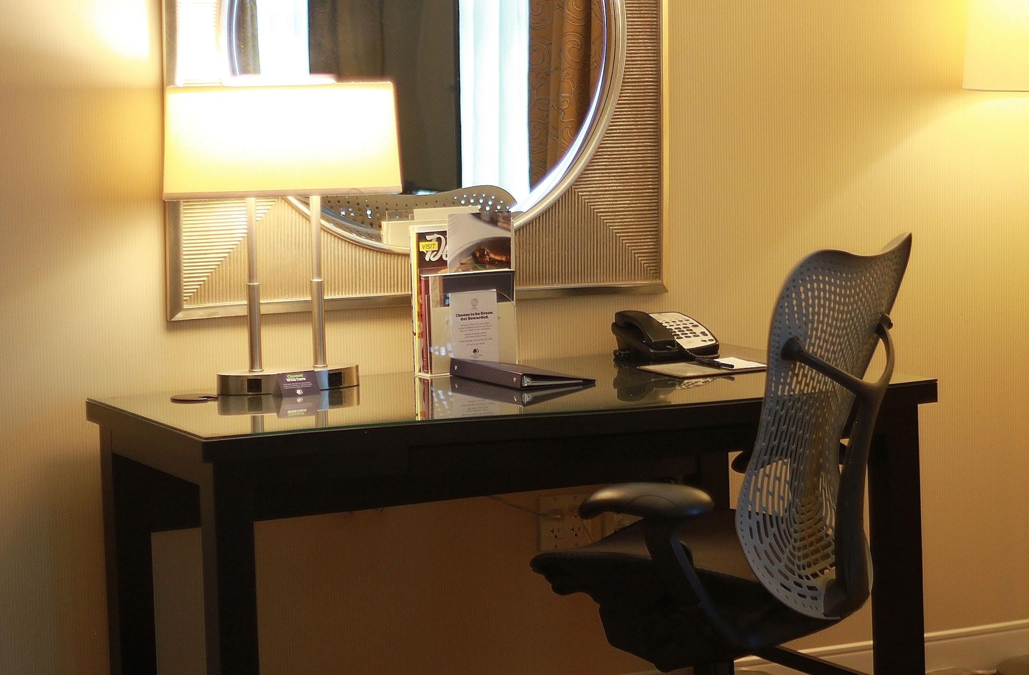Doubletree Suites By Hilton Hotel Detroit Downtown - Fort Shelby Экстерьер фото