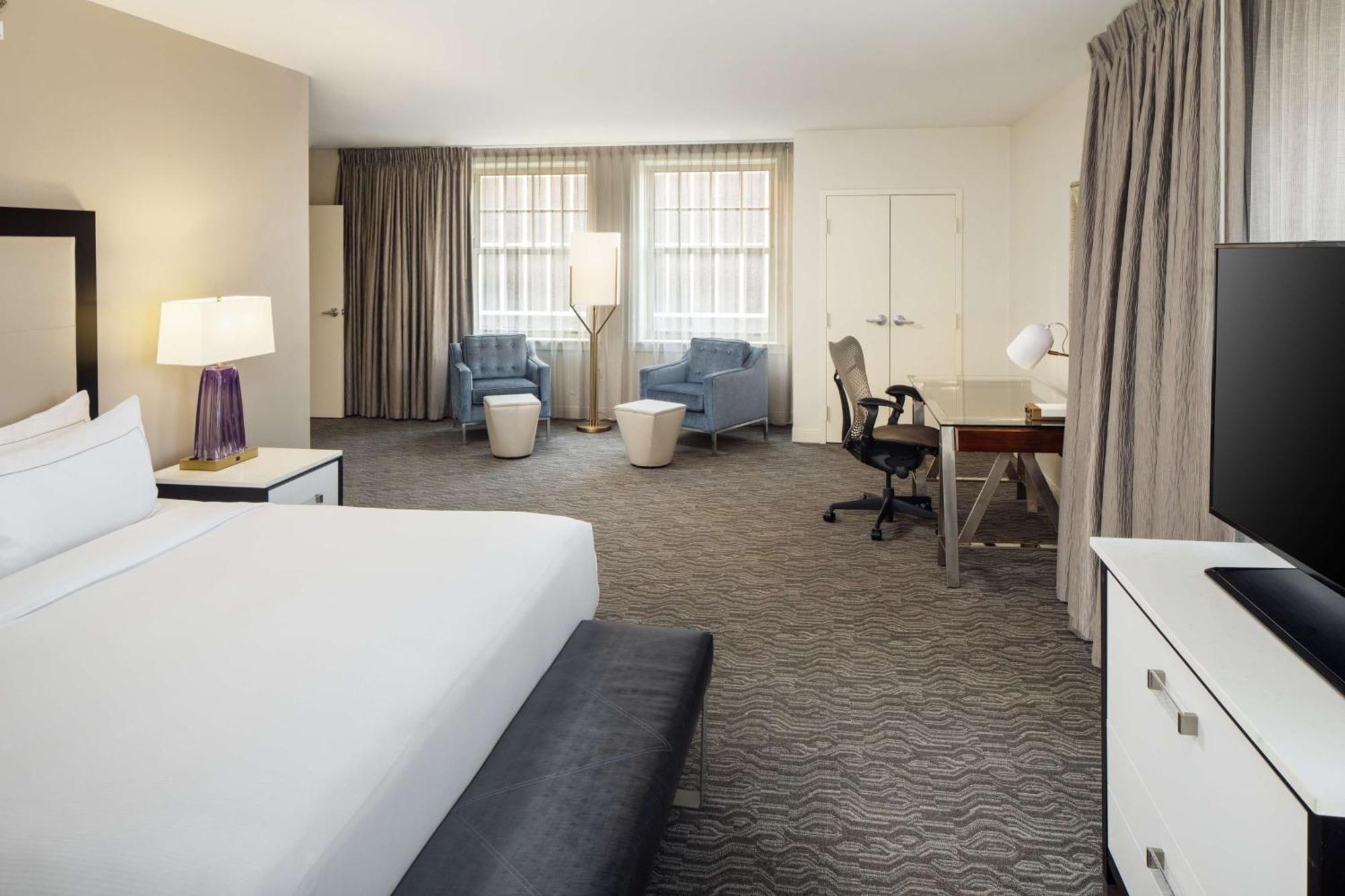 Doubletree Suites By Hilton Hotel Detroit Downtown - Fort Shelby Экстерьер фото