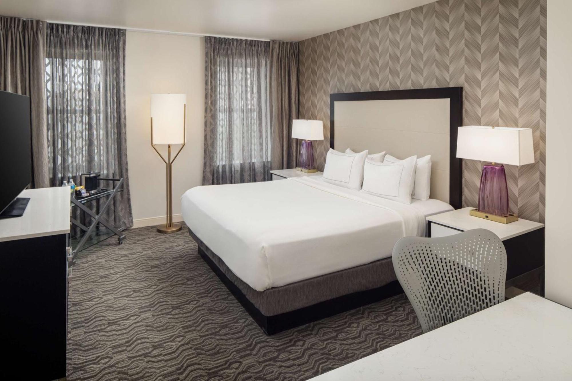Doubletree Suites By Hilton Hotel Detroit Downtown - Fort Shelby Экстерьер фото