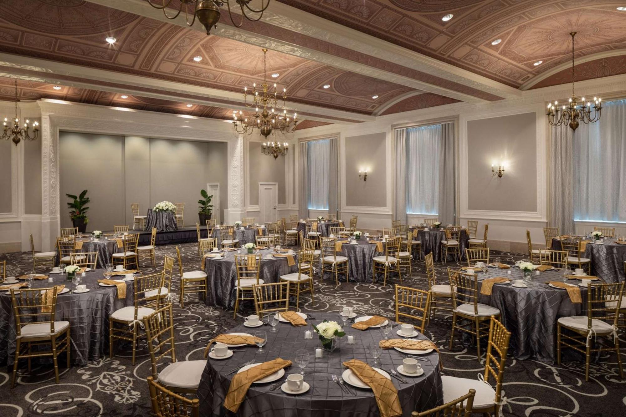 Doubletree Suites By Hilton Hotel Detroit Downtown - Fort Shelby Экстерьер фото