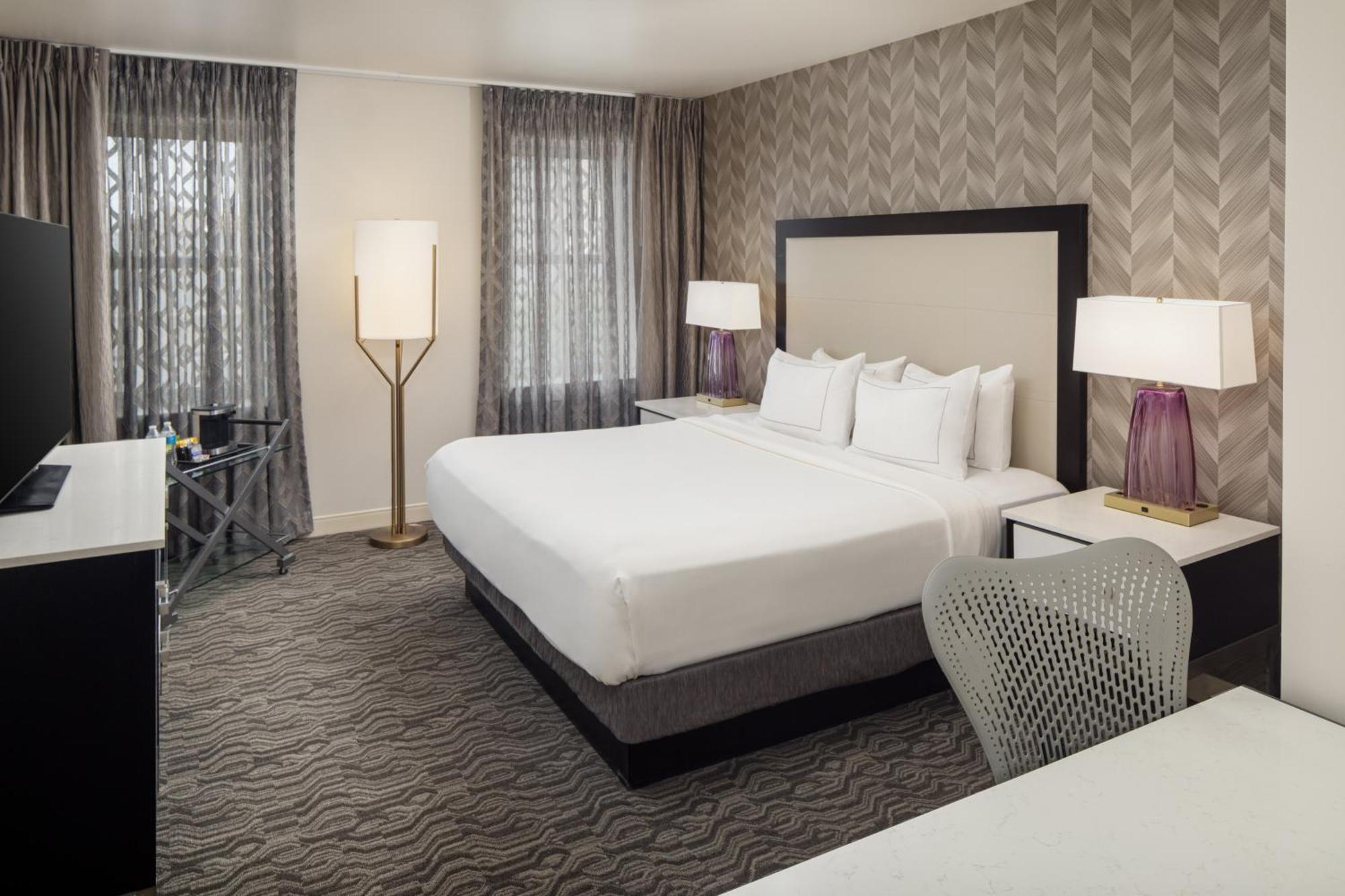 Doubletree Suites By Hilton Hotel Detroit Downtown - Fort Shelby Экстерьер фото