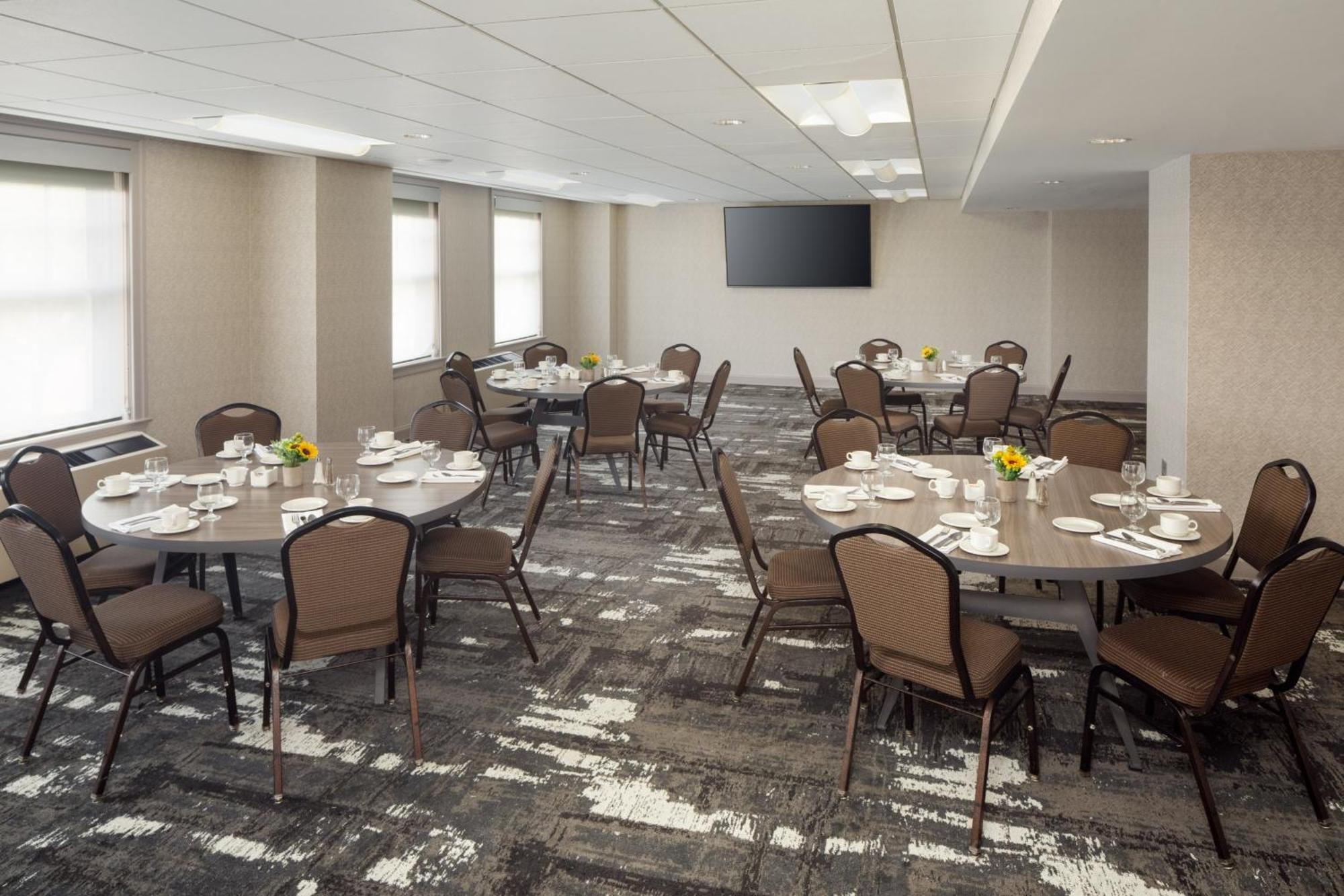 Doubletree Suites By Hilton Hotel Detroit Downtown - Fort Shelby Экстерьер фото