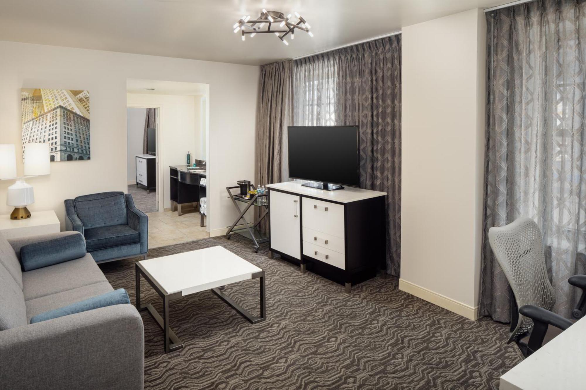 Doubletree Suites By Hilton Hotel Detroit Downtown - Fort Shelby Экстерьер фото