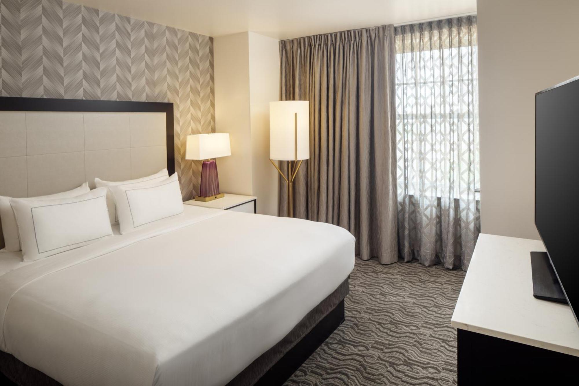 Doubletree Suites By Hilton Hotel Detroit Downtown - Fort Shelby Экстерьер фото